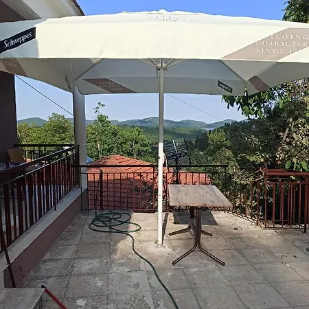 Dom wakacyjny House On The Mountain *